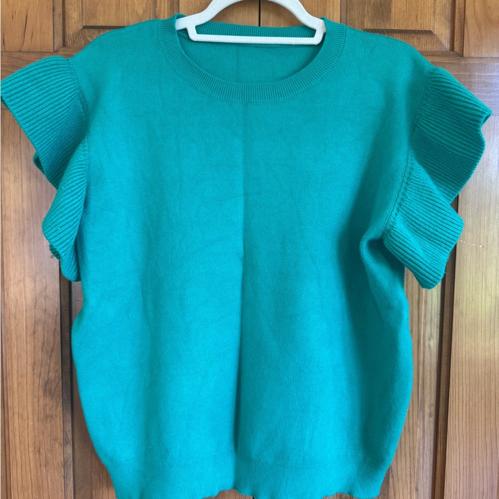 💚 Green Ruffle Sleeve Sweater